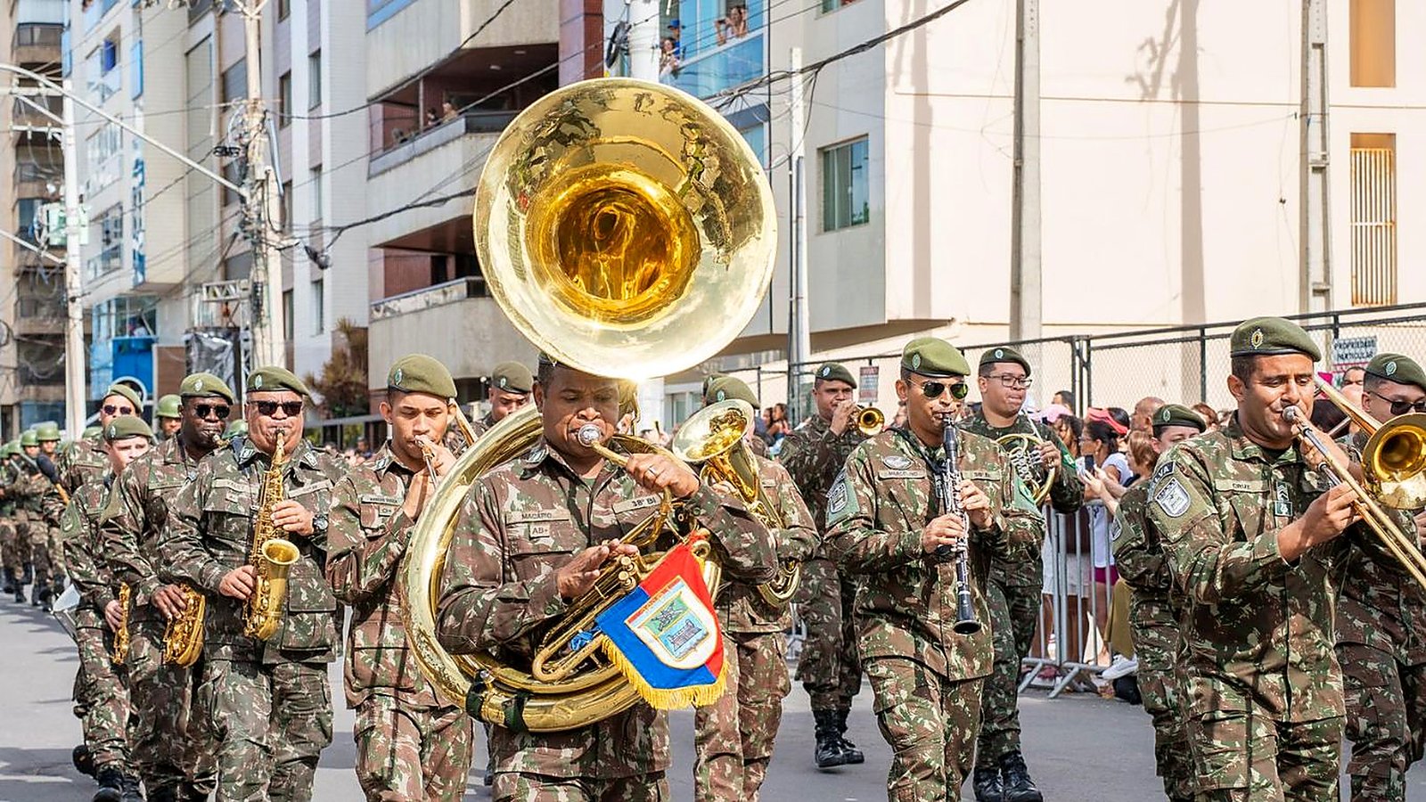 Desfile Cívico‑Militar na Praia do Morro