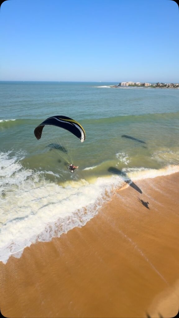 Passageiro durante voo duplo de paramotor