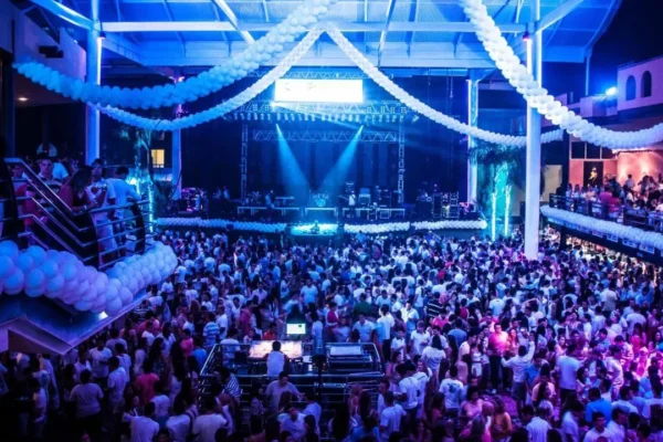 Vida noturna em Guarapari: saiba onde ir à noite na cidade